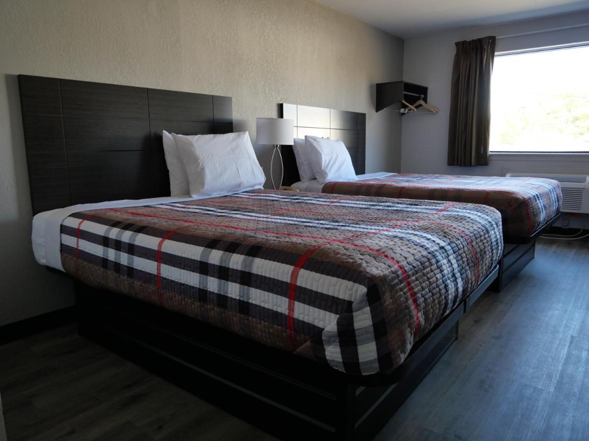 Hilltop Express Inn Groton Extérieur photo