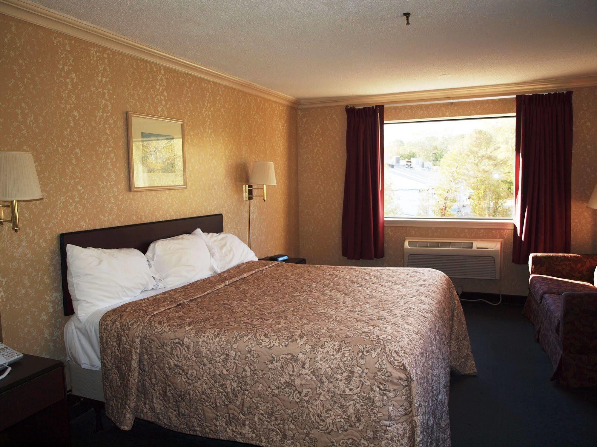 Hilltop Express Inn Groton Extérieur photo