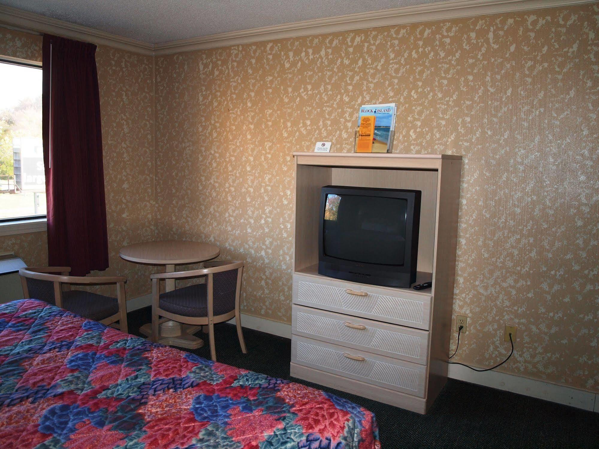 Hilltop Express Inn Groton Extérieur photo