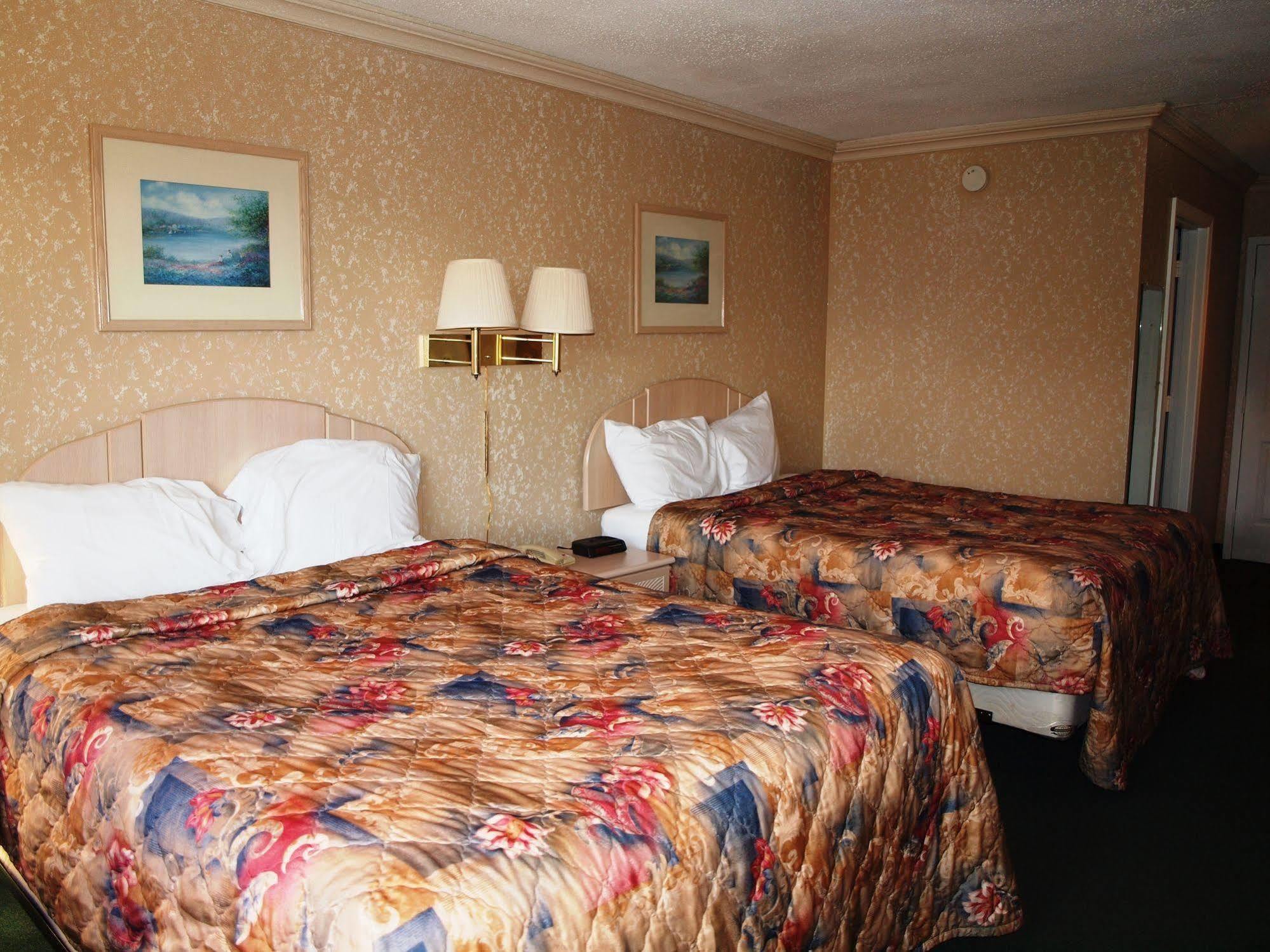 Hilltop Express Inn Groton Extérieur photo